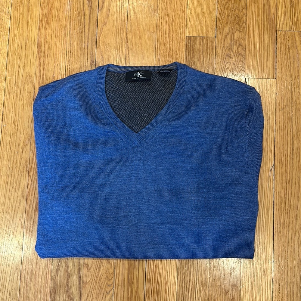 Men’s Medium Calvin Klein V-Neck Sweater - Royal blue